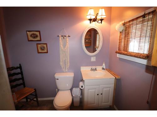 2036 Loff Road, Castlegar, BC - Indoor Photo Showing Bathroom
