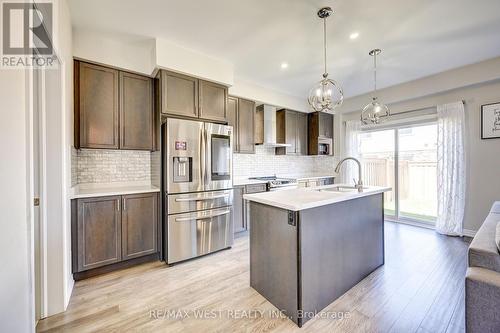 41 Starling Drive, Hamilton, ON - Indoor Photo Showing Kitchen With Stainless Steel Kitchen With Upgraded Kitchen