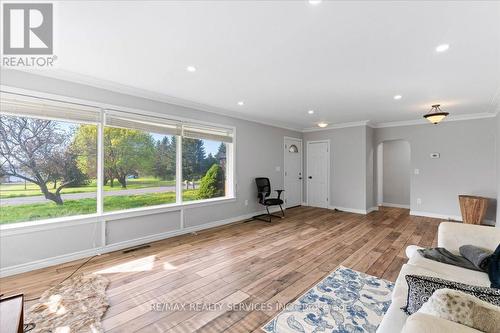2425 County Rd 3, Prince Edward County, ON - Indoor Photo Showing Living Room