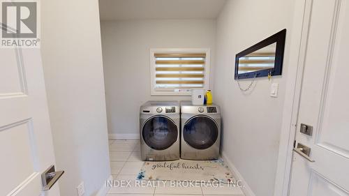 2431 Daisy Bend, London, ON - Indoor Photo Showing Laundry Room