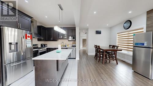 2431 Daisy Bend, London, ON - Indoor Photo Showing Kitchen With Upgraded Kitchen