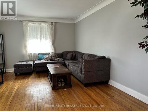 157 Chestnut Street, St. Thomas, ON - Indoor Photo Showing Living Room