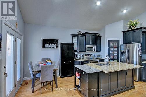 1555 Coronation Dr, London, ON - Indoor Photo Showing Kitchen With Double Sink