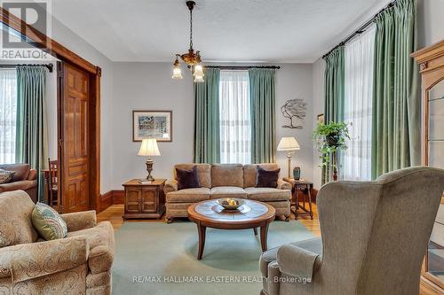 1060 Gore Street, Smith-Ennismore-Lakefield, ON - Indoor Photo Showing Living Room