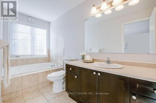 901 Mctrach Crescent, Milton, ON - Indoor Photo Showing Bathroom