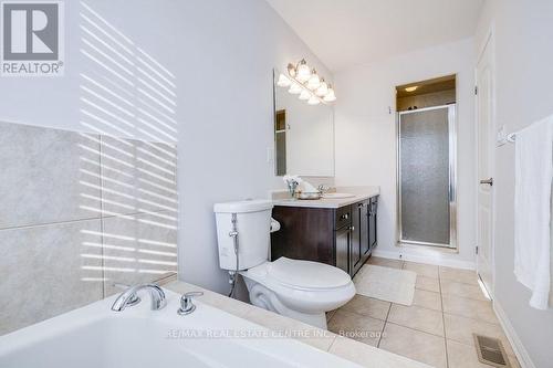 901 Mctrach Crescent, Milton, ON - Indoor Photo Showing Bathroom