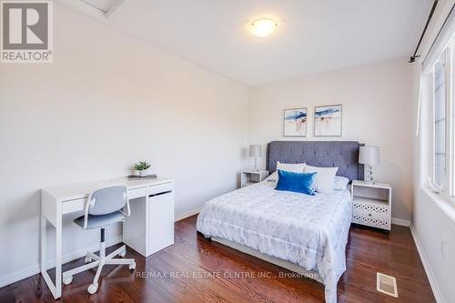 901 Mctrach Crescent, Milton, ON - Indoor Photo Showing Bedroom