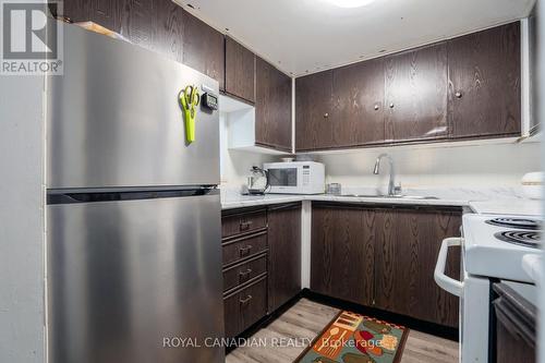 #1102 - 25 Agnes Street, Mississauga, ON - Indoor Photo Showing Kitchen