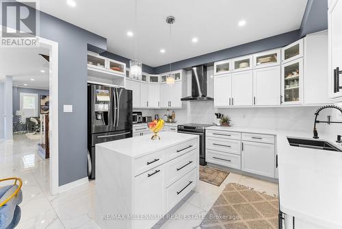 1021 Woodward Avenue, Milton, ON - Indoor Photo Showing Kitchen With Double Sink With Upgraded Kitchen