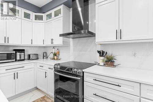 1021 Woodward Avenue, Milton, ON - Indoor Photo Showing Kitchen