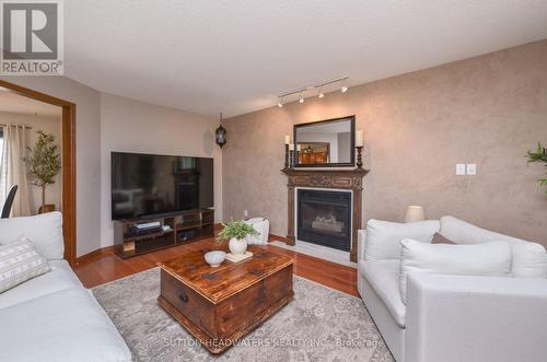 20095 Winston Churchill Boulevard, Caledon, ON - Indoor Photo Showing Living Room With Fireplace
