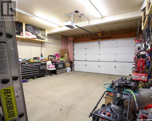 318 Lehrer Manor, Saskatoon, SK - Indoor Photo Showing Garage