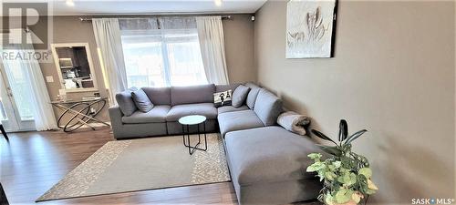 318 Lehrer Manor, Saskatoon, SK - Indoor Photo Showing Living Room