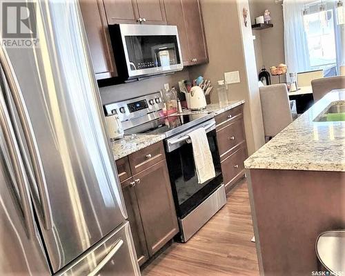 318 Lehrer Manor, Saskatoon, SK - Indoor Photo Showing Kitchen With Double Sink With Upgraded Kitchen
