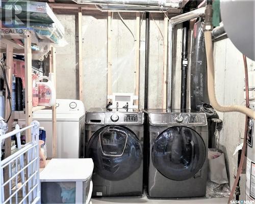 318 Lehrer Manor, Saskatoon, SK - Indoor Photo Showing Laundry Room
