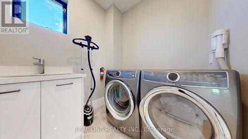 234 Maurice Drive, Oakville, ON - Indoor Photo Showing Laundry Room