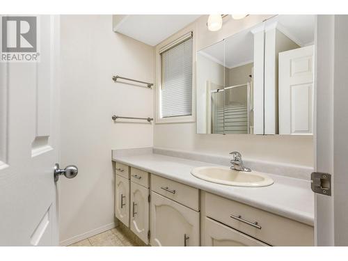 509 Crestview Drive, Coldstream, BC - Indoor Photo Showing Bathroom