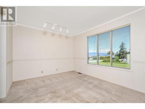 509 Crestview Drive, Coldstream, BC - Indoor Photo Showing Other Room