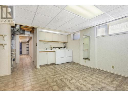 509 Crestview Drive, Coldstream, BC - Indoor Photo Showing Laundry Room