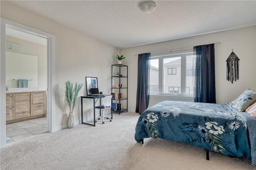 31 Basswood Crescent, Caledonia, ON - Indoor Photo Showing Bedroom