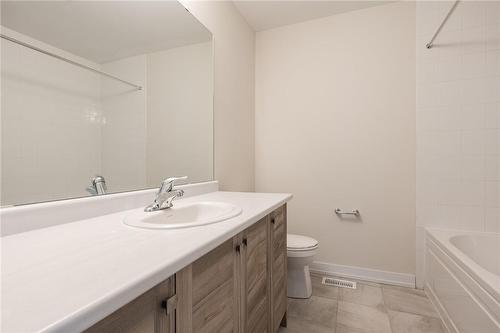 31 Basswood Crescent, Caledonia, ON - Indoor Photo Showing Bathroom