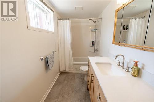 1204 Osborne Avenue, Cornwall, ON - Indoor Photo Showing Bathroom