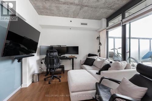 503 - 15 Beverley Street, Toronto, ON - Indoor Photo Showing Living Room