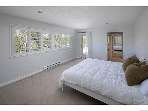 3958 Hidden Oaks Pl, Saanich, BC - Indoor Photo Showing Bedroom
