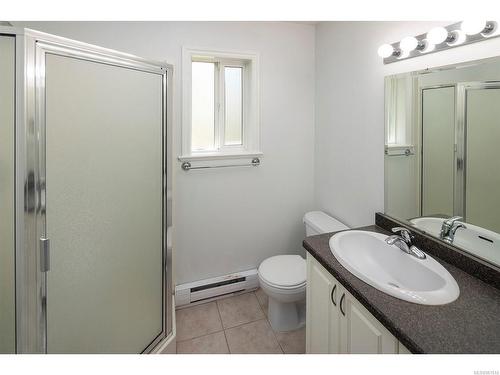 3958 Hidden Oaks Pl, Saanich, BC - Indoor Photo Showing Bathroom