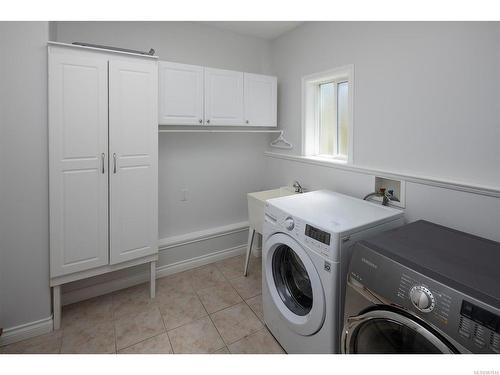 3958 Hidden Oaks Pl, Saanich, BC - Indoor Photo Showing Laundry Room