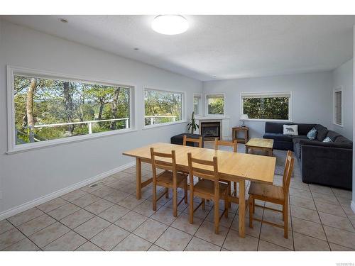 3958 Hidden Oaks Pl, Saanich, BC - Indoor Photo Showing Dining Room
