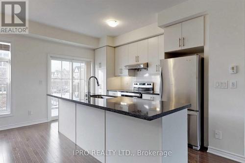 11 Porcelain Way, Whitby, ON - Indoor Photo Showing Kitchen With Upgraded Kitchen