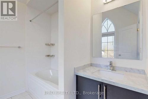 11 Porcelain Way, Whitby, ON - Indoor Photo Showing Bathroom