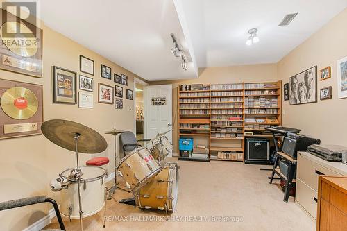 76 Walkem Drive, New Tecumseth, ON - Indoor Photo Showing Other Room