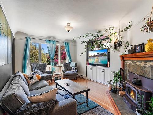 1232 Effingham St, Esquimalt, BC - Indoor Photo Showing Living Room With Fireplace