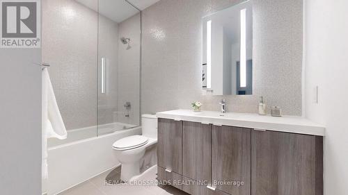 305 - 575 Bloor Street E, Toronto, ON - Indoor Photo Showing Bathroom
