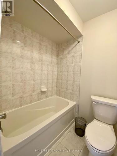 6 Eastgrove Square, East Gwillimbury, ON - Indoor Photo Showing Bathroom