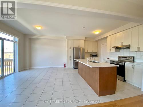 6 Eastgrove Square, East Gwillimbury, ON - Indoor Photo Showing Kitchen