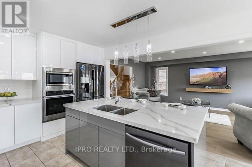 26 Willoughby Way S, New Tecumseth, ON - Indoor Photo Showing Kitchen With Double Sink With Upgraded Kitchen