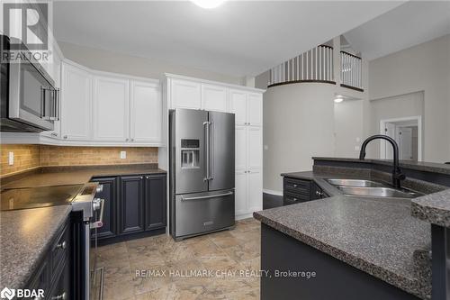20 Tanglewood Crescent, Oro-Medonte, ON - Indoor Photo Showing Kitchen With Stainless Steel Kitchen With Double Sink