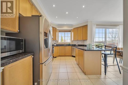 13 Bonavista Drive, Brampton, ON - Indoor Photo Showing Kitchen