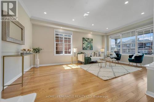 13 Bonavista Drive, Brampton (Credit Valley), ON - Indoor Photo Showing Living Room