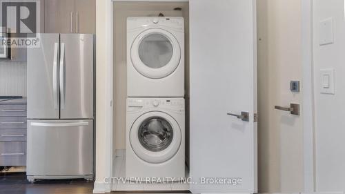 605 - 510 Curran Place, Mississauga, ON - Indoor Photo Showing Laundry Room
