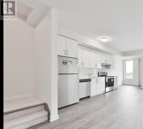 21 - 3425 Ridgeway Drive, Mississauga, ON - Indoor Photo Showing Kitchen