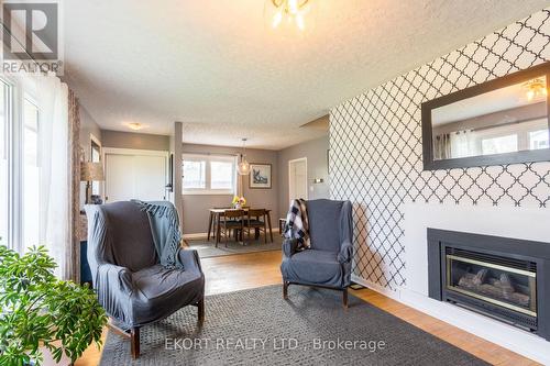 543 Bridge Street E, Belleville, ON - Indoor Photo Showing Living Room With Fireplace