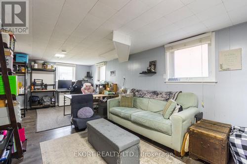 543 Bridge Street E, Belleville, ON - Indoor Photo Showing Living Room