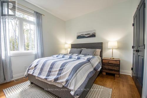 115 Hall Drive, Galway-Cavendish And Harvey, ON - Indoor Photo Showing Bedroom