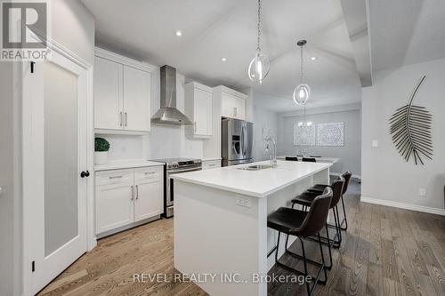 11 Chamberlain Avenue, Ingersoll, ON - Indoor Photo Showing Kitchen With Upgraded Kitchen