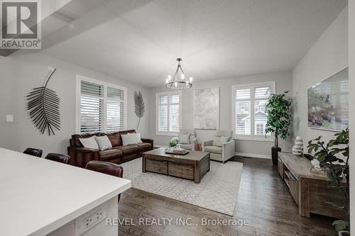 11 Chamberlain Avenue, Ingersoll, ON - Indoor Photo Showing Living Room