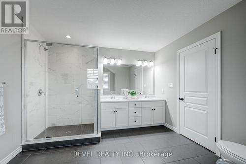 11 Chamberlain Avenue, Ingersoll, ON - Indoor Photo Showing Bathroom